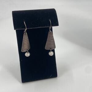 Dona 925 triangle pearl earrings